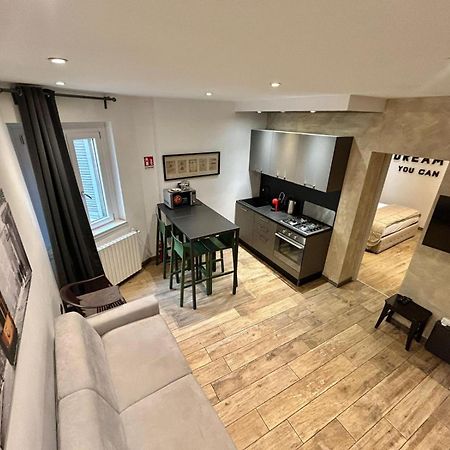 Leonardo Duplex Apartment Milan Bagian luar foto