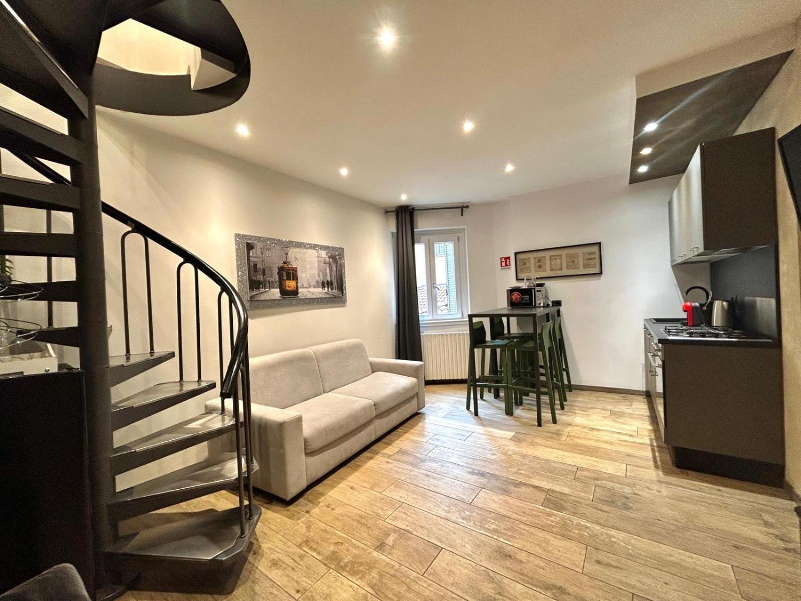 Leonardo Duplex Apartment Milan Bagian luar foto