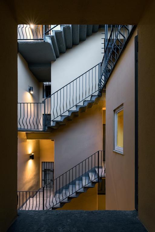 Leonardo Duplex Apartment Milan Bagian luar foto